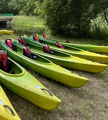 Kajaki jednoosobowe i dwuosobowe wypożyczalni Ryś
